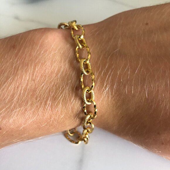 Loop Chain Gold Bracelet - Picture 4 of 6